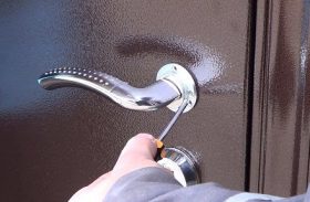 Замена дверной ручки металлической двери в Йошкар-Оле